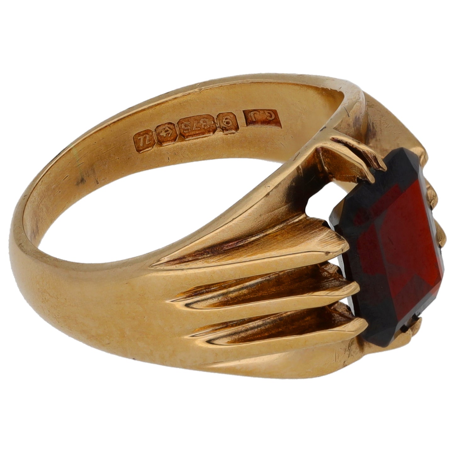 9ct Gold Garnet Single Stone Ring Size N