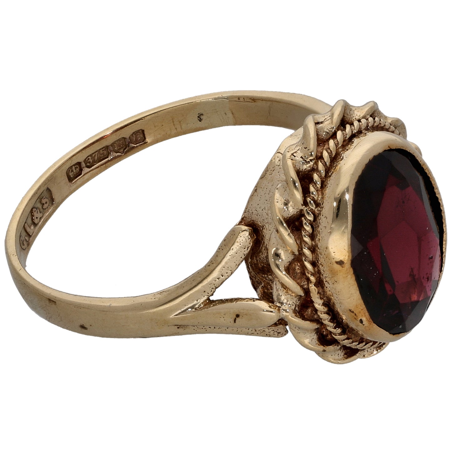 9ct Gold Garnet Single Stone Ring Size L