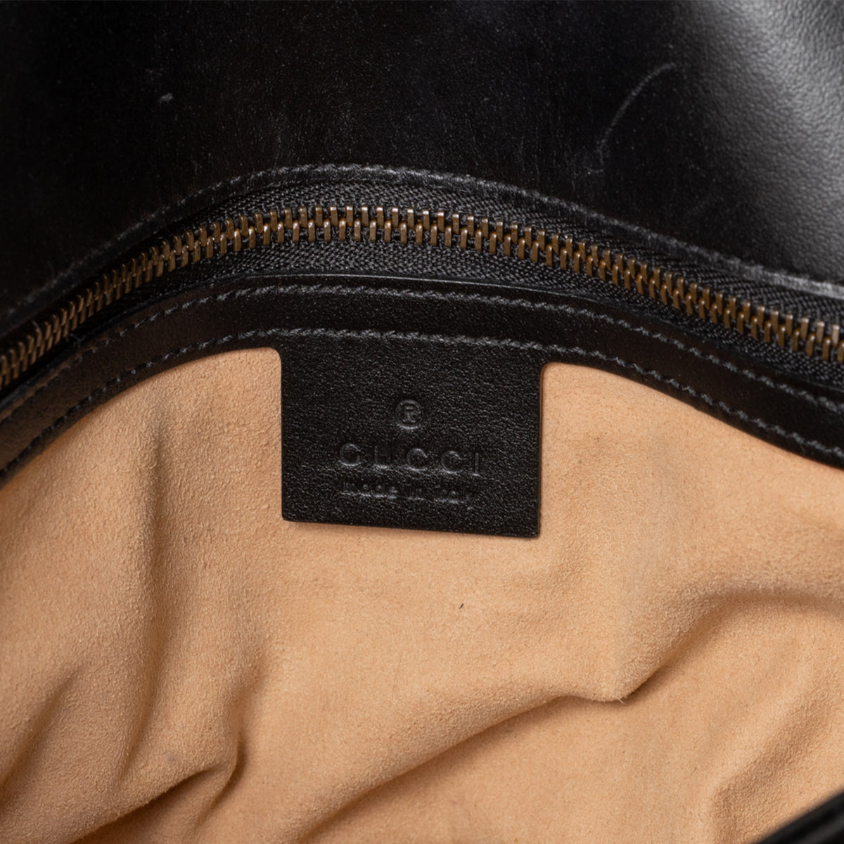 Gucci Marmont Matelasse Chevron Leather Crossbody Bag - Black