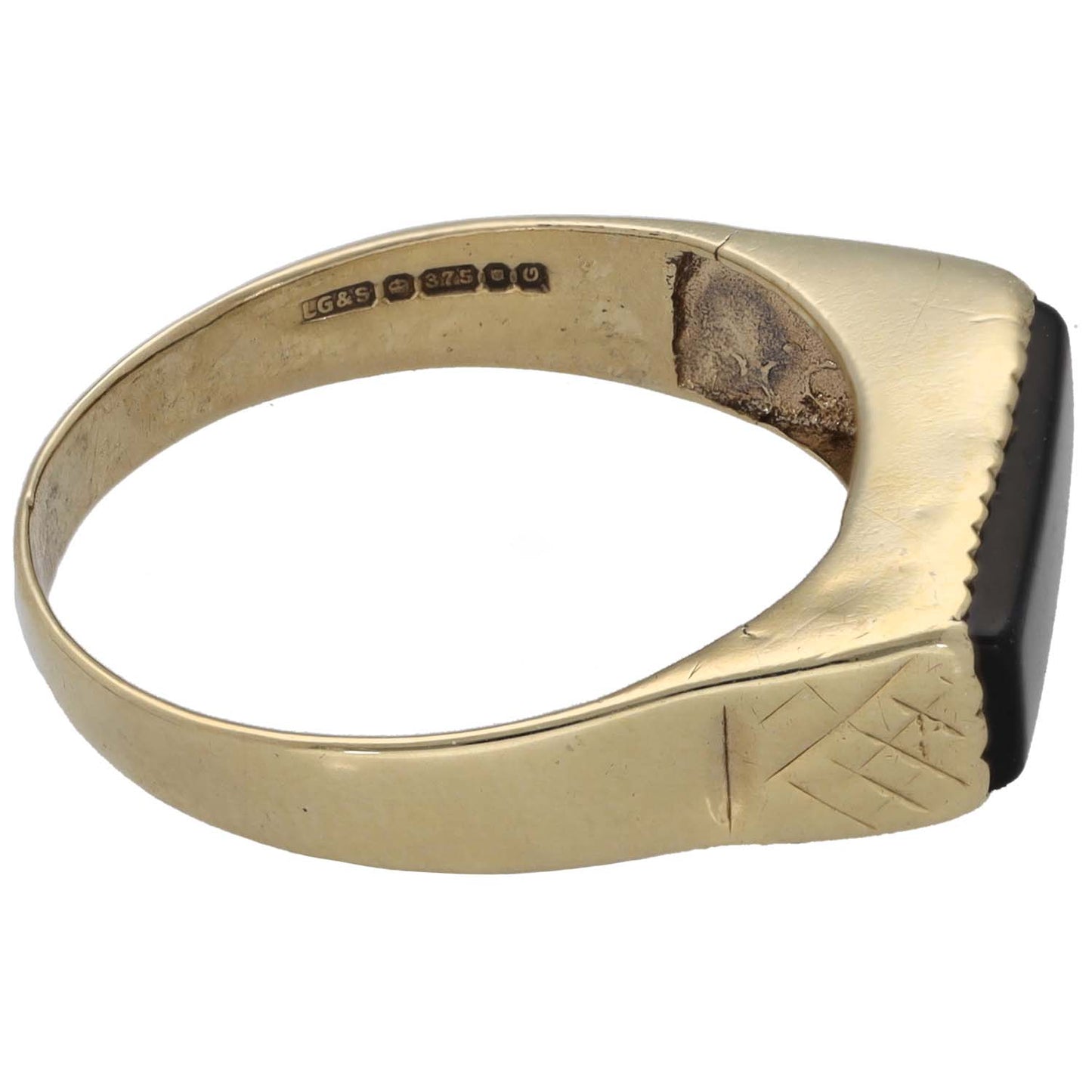 9ct gold onyx single-stone ring, side view with black bezel and patterned band