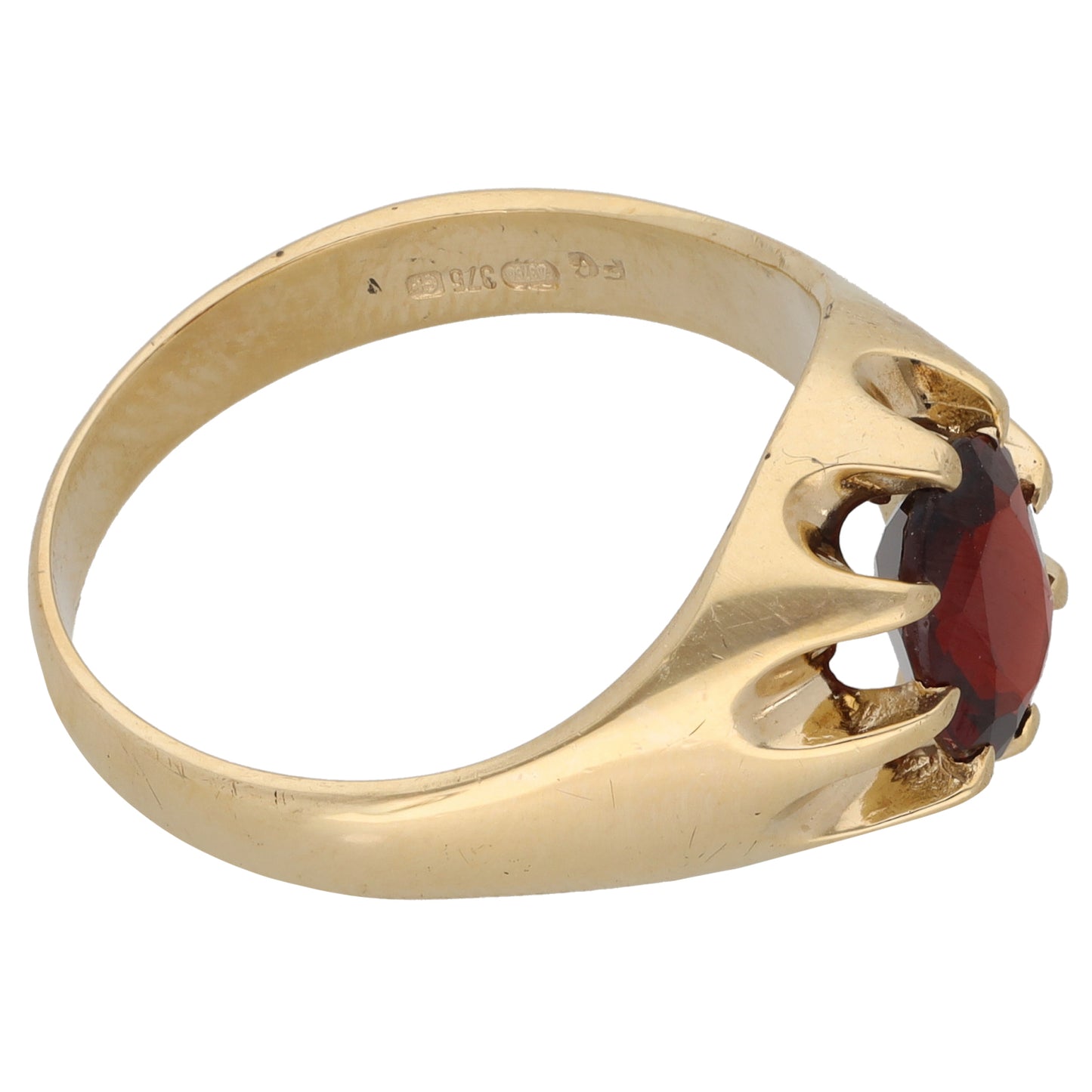 9ct Gold Garnet Single Stone Ring Size V