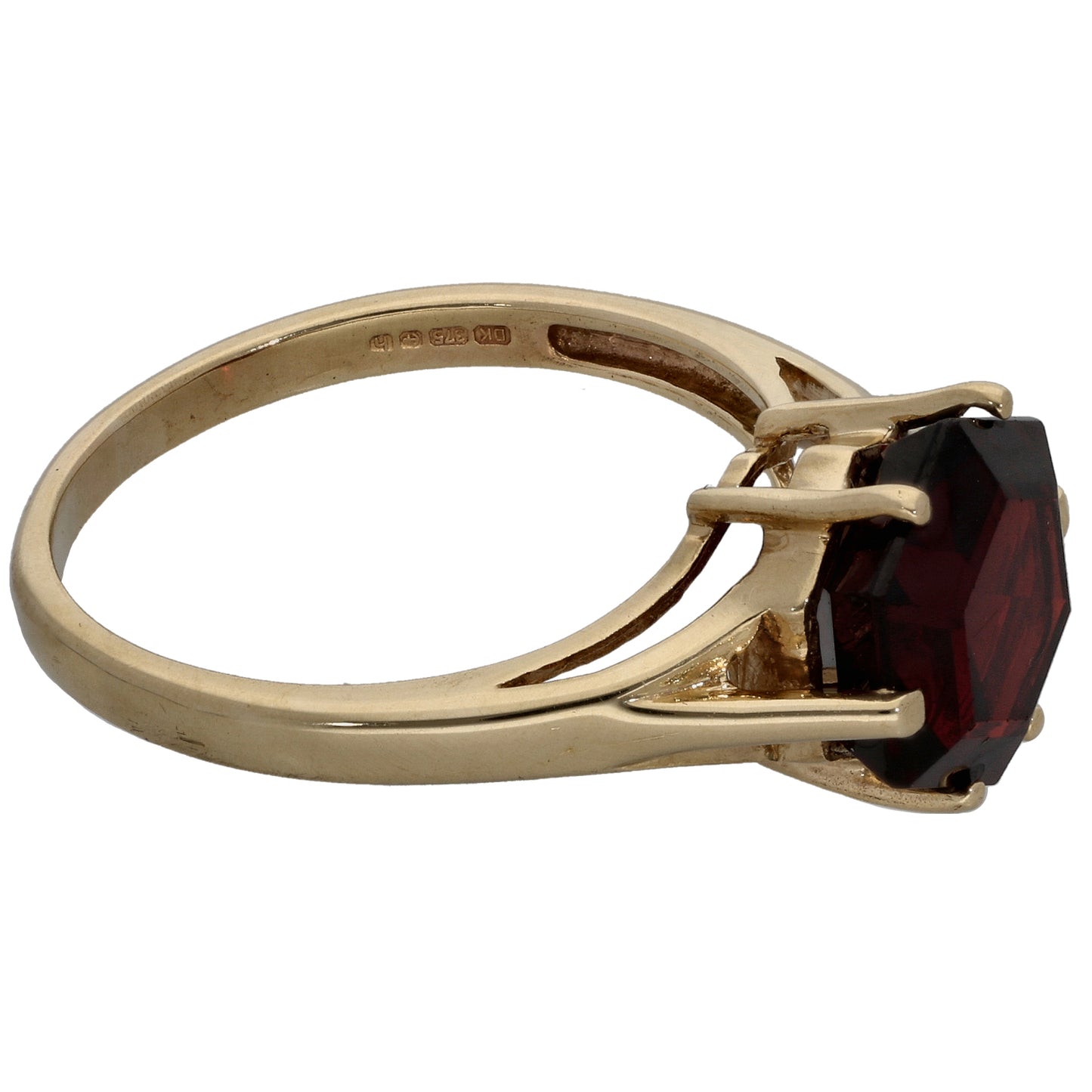 9ct Gold Garnet Single Stone Ring Size P