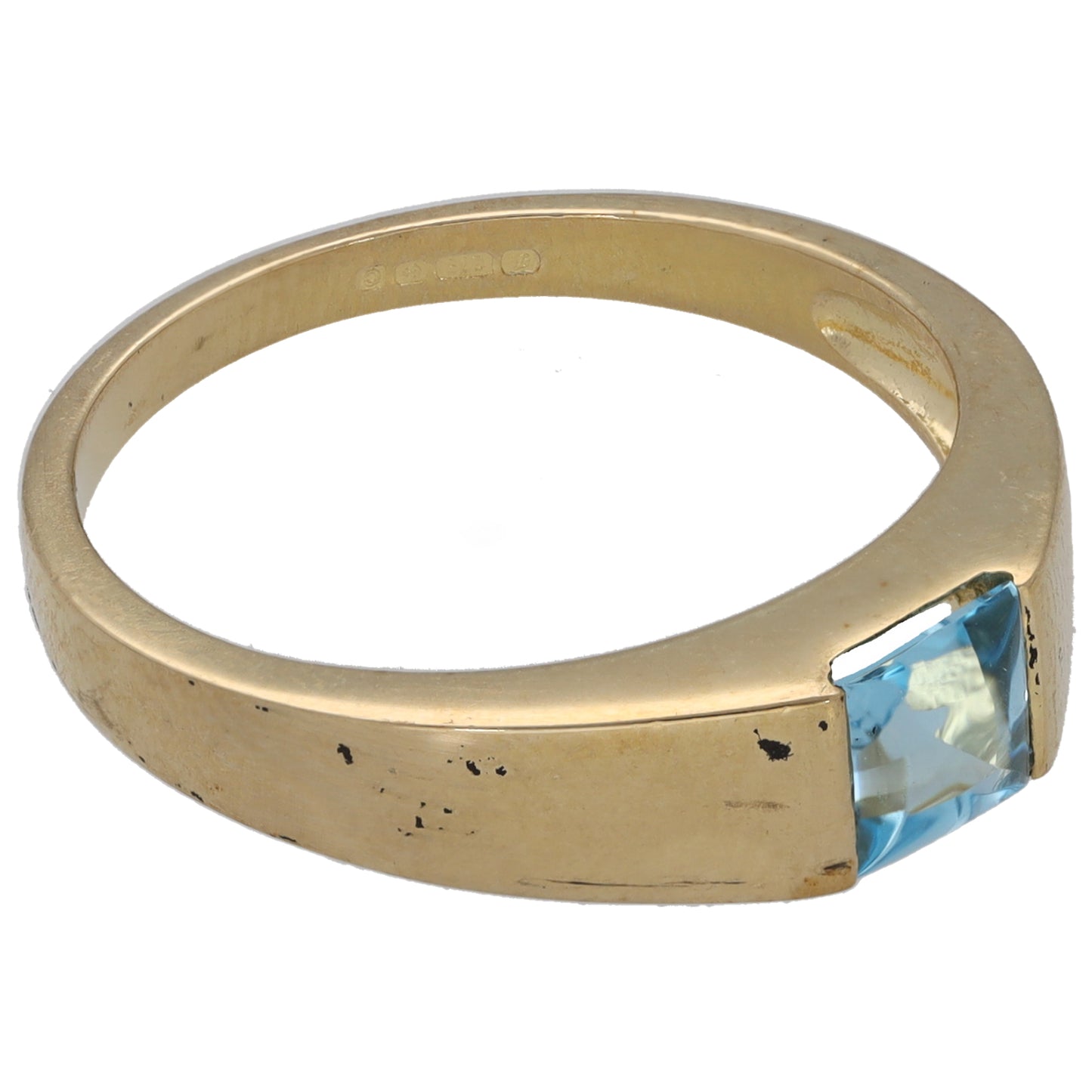 9ct gold ring with bezel-set square blue topaz, side profile, size Q