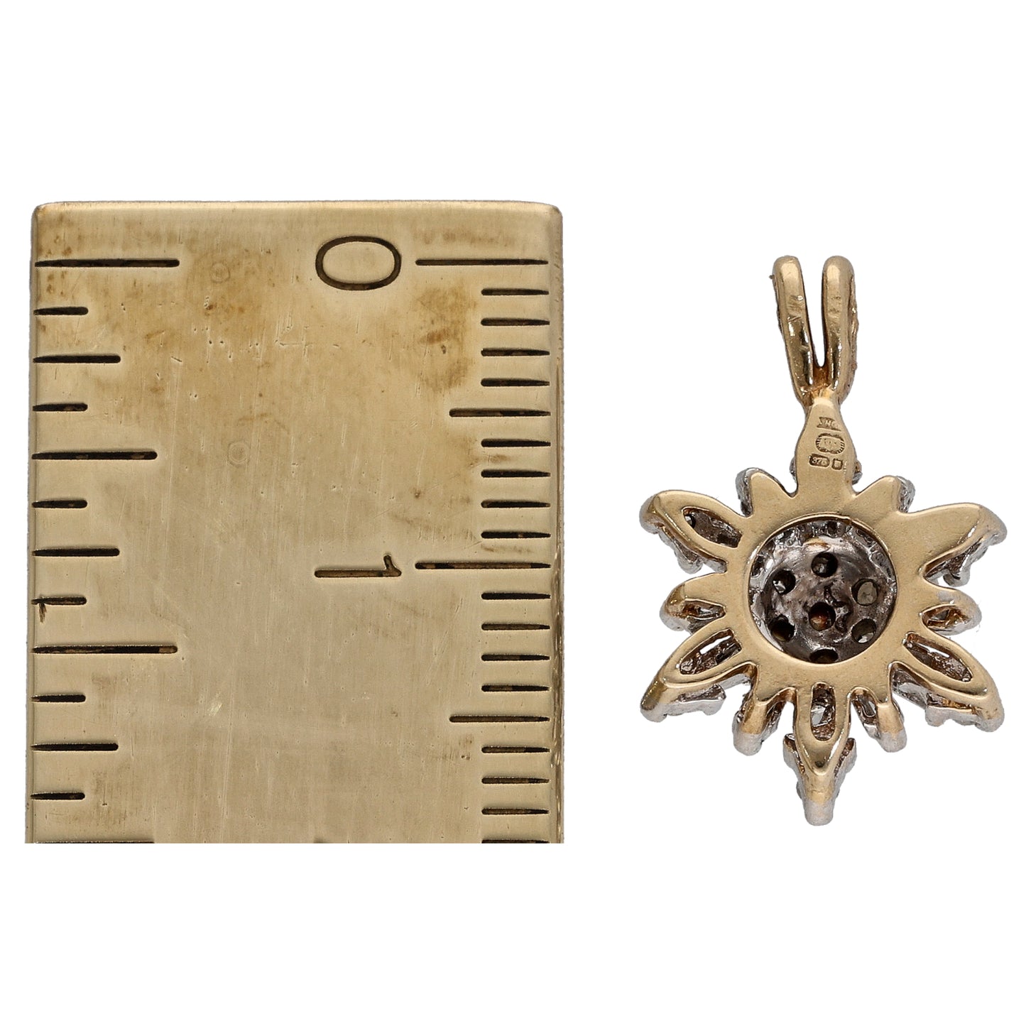 9ct Gold 0.25ct Diamond Cluster Pendant