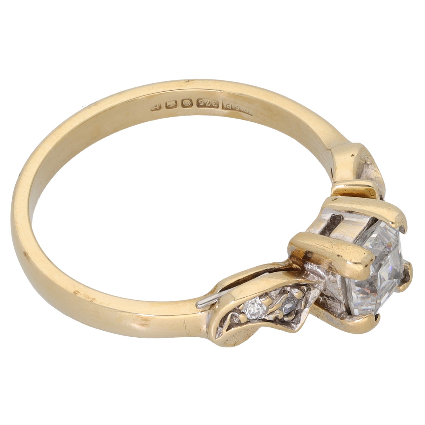 9ct Gold Cubic Zirconia Dress/Cocktail Ring Size O