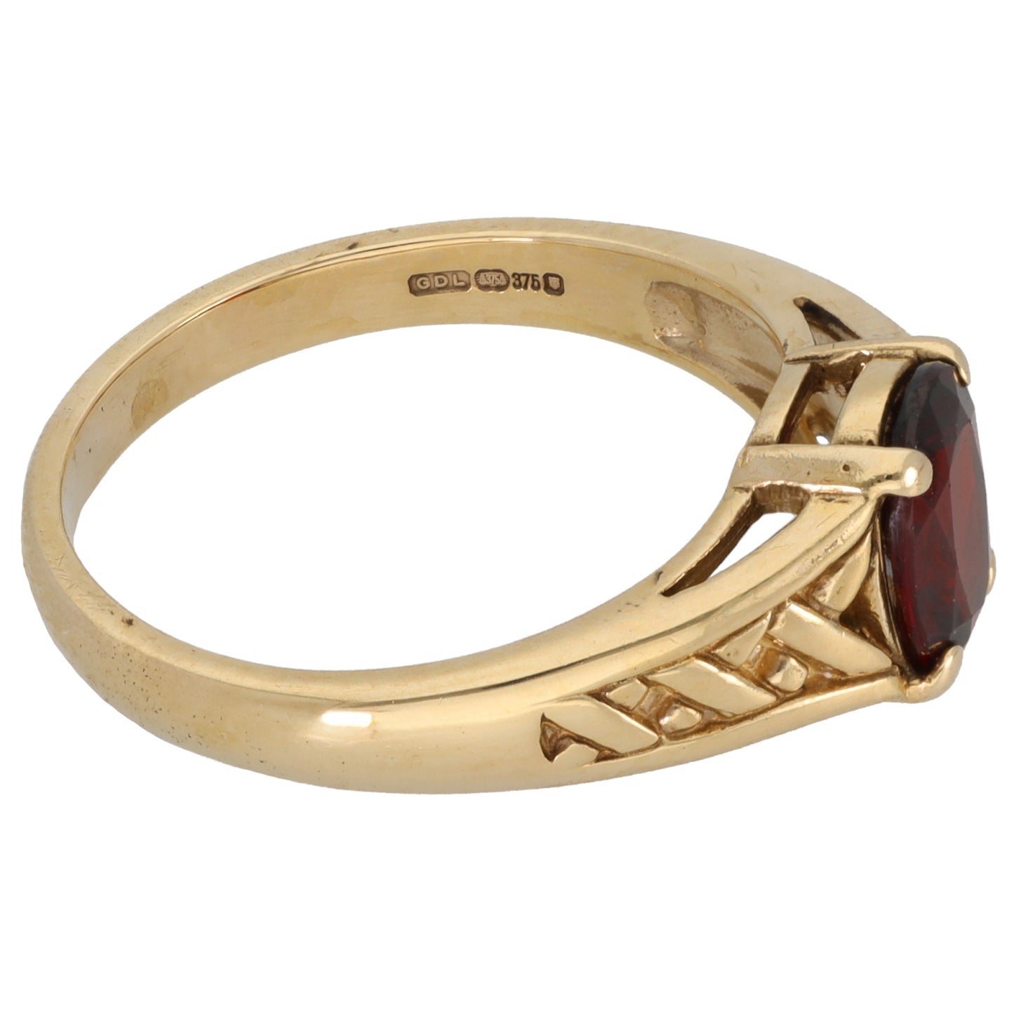 9ct Gold Garnet Single Stone Ring Size P