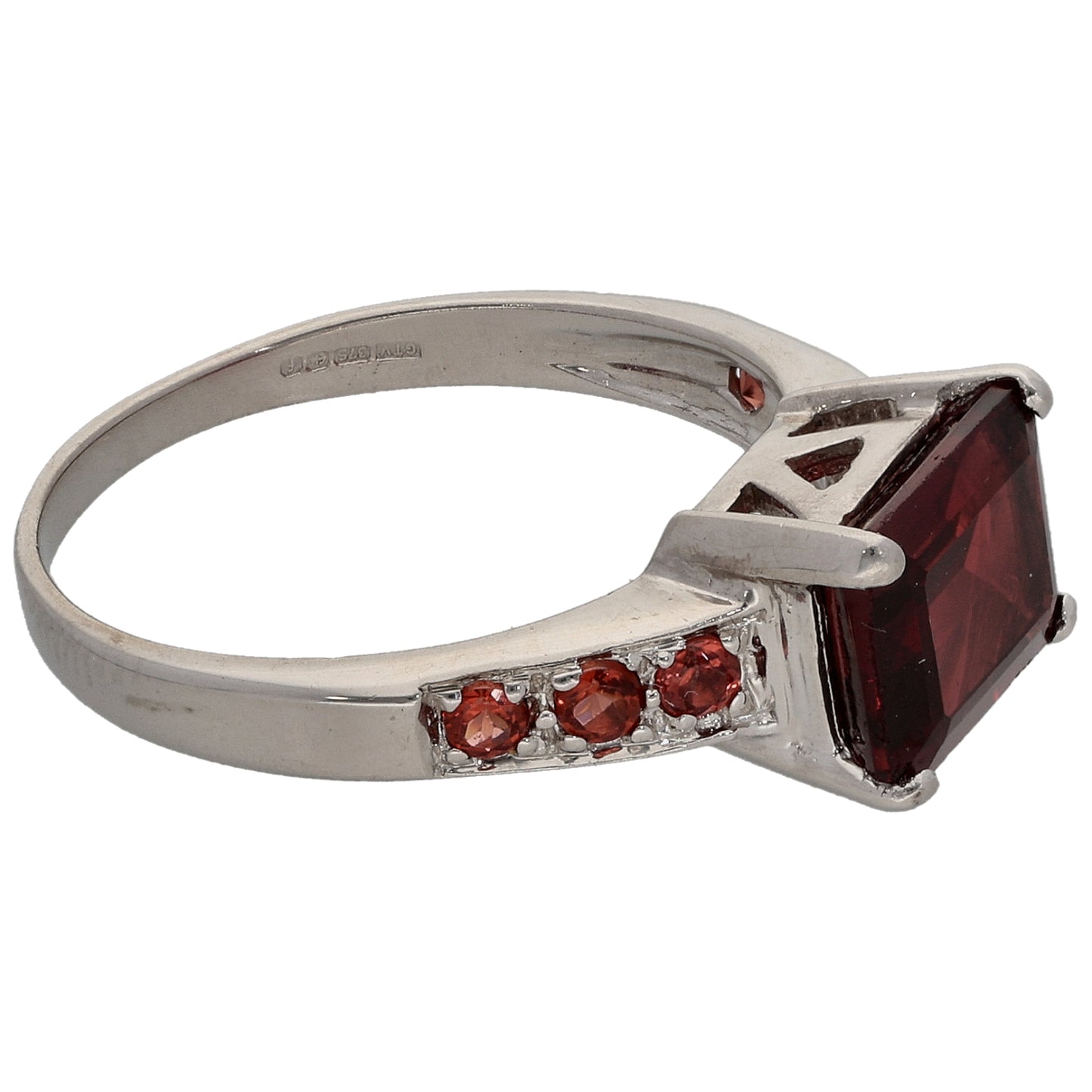 9ct White Gold Garnet Single Stone Ring with Accent Stones Size N