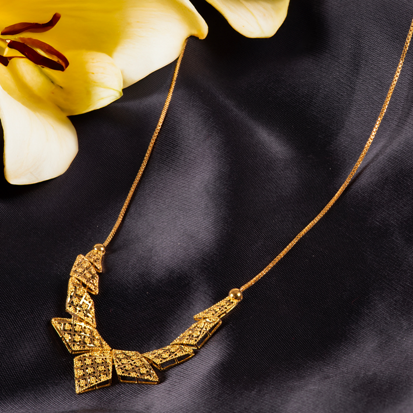 New 22ct Gold Fancy Patterned Necklace 18"