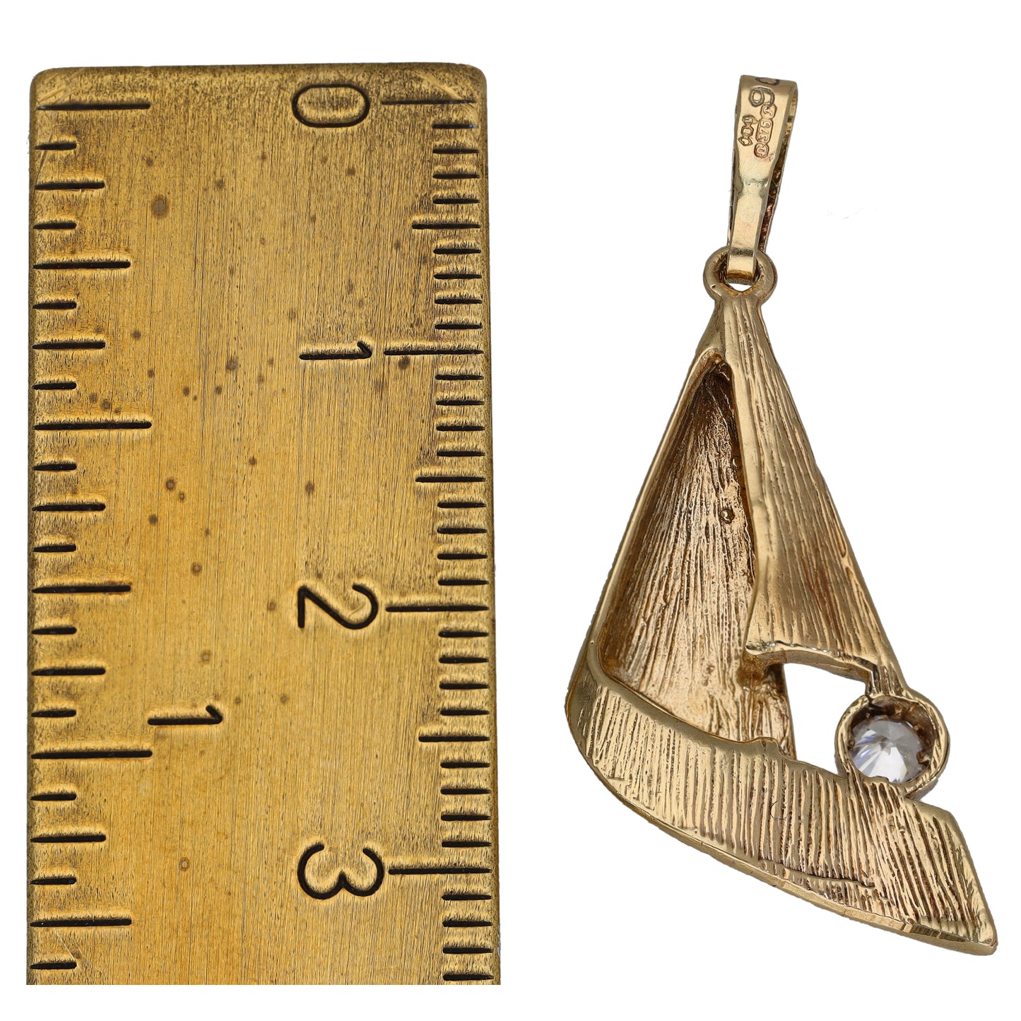 9ct Gold Cubic Zirconia Alternative Pendant