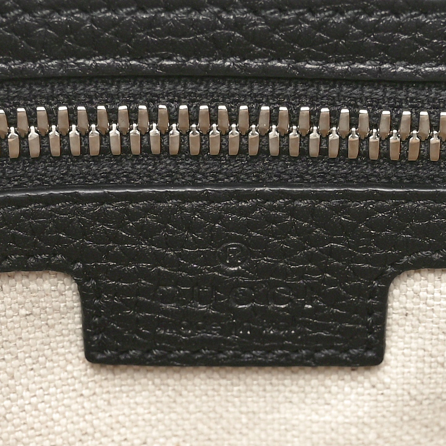 Gucci Jumbo GG Medium Messenger Raffia Leather Bag - Black