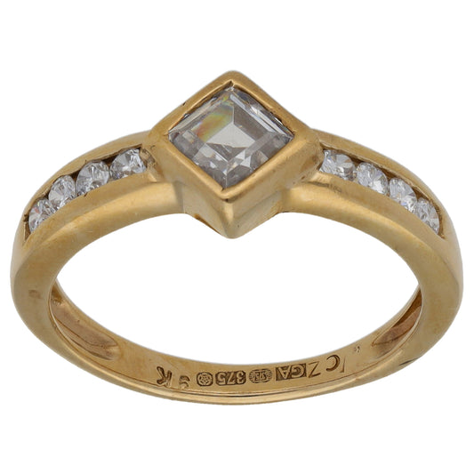 9ct Gold Imitation Single Stone Ring with Accent Stones Size O