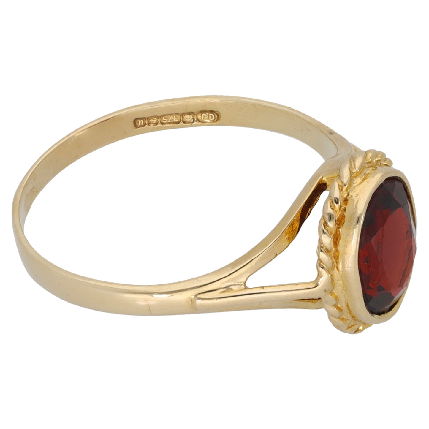 9ct Gold Garnet Single Stone Ring Size N