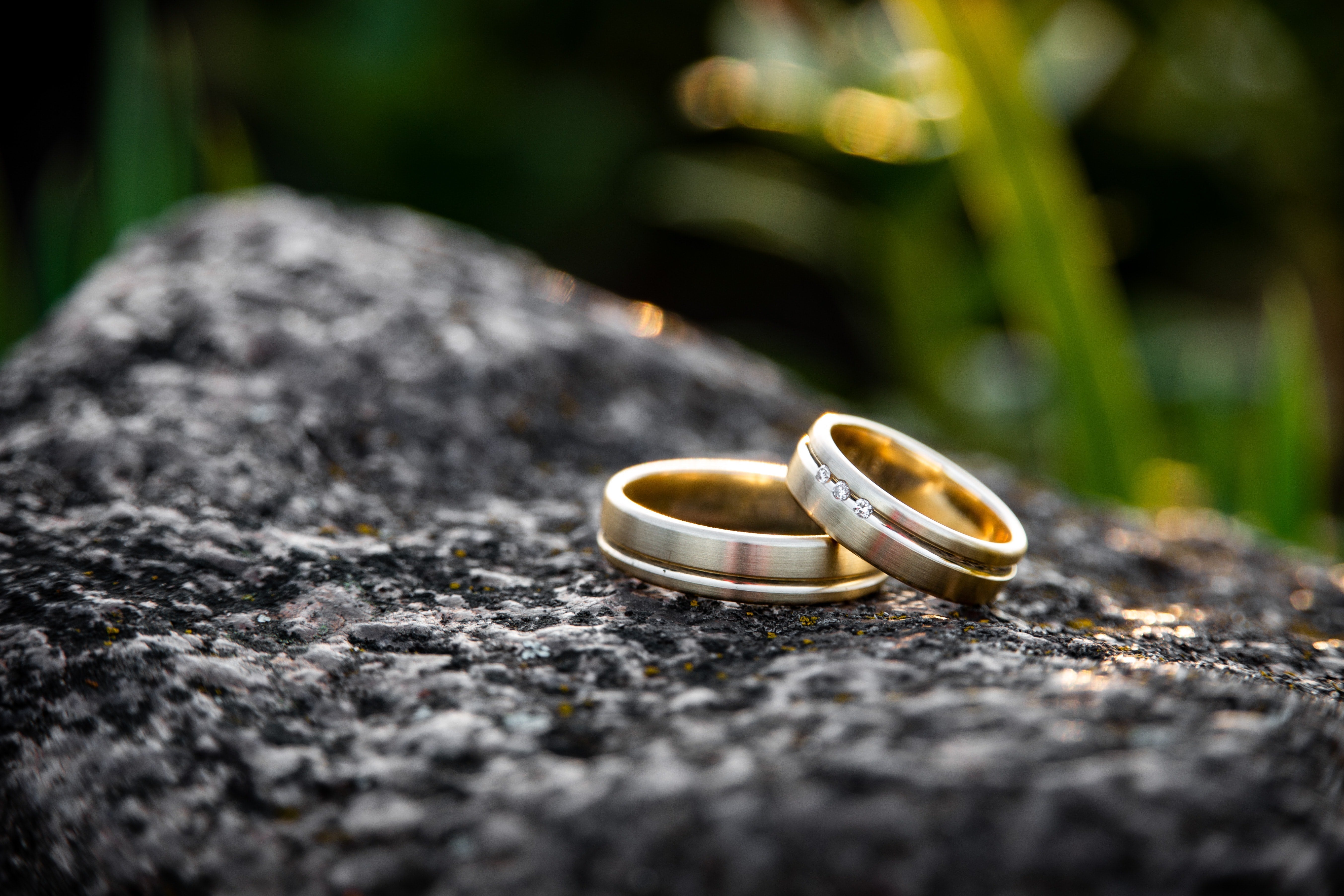 Matvhing Rings Matching Wedding Rings: How Far Can You Go? | H&T