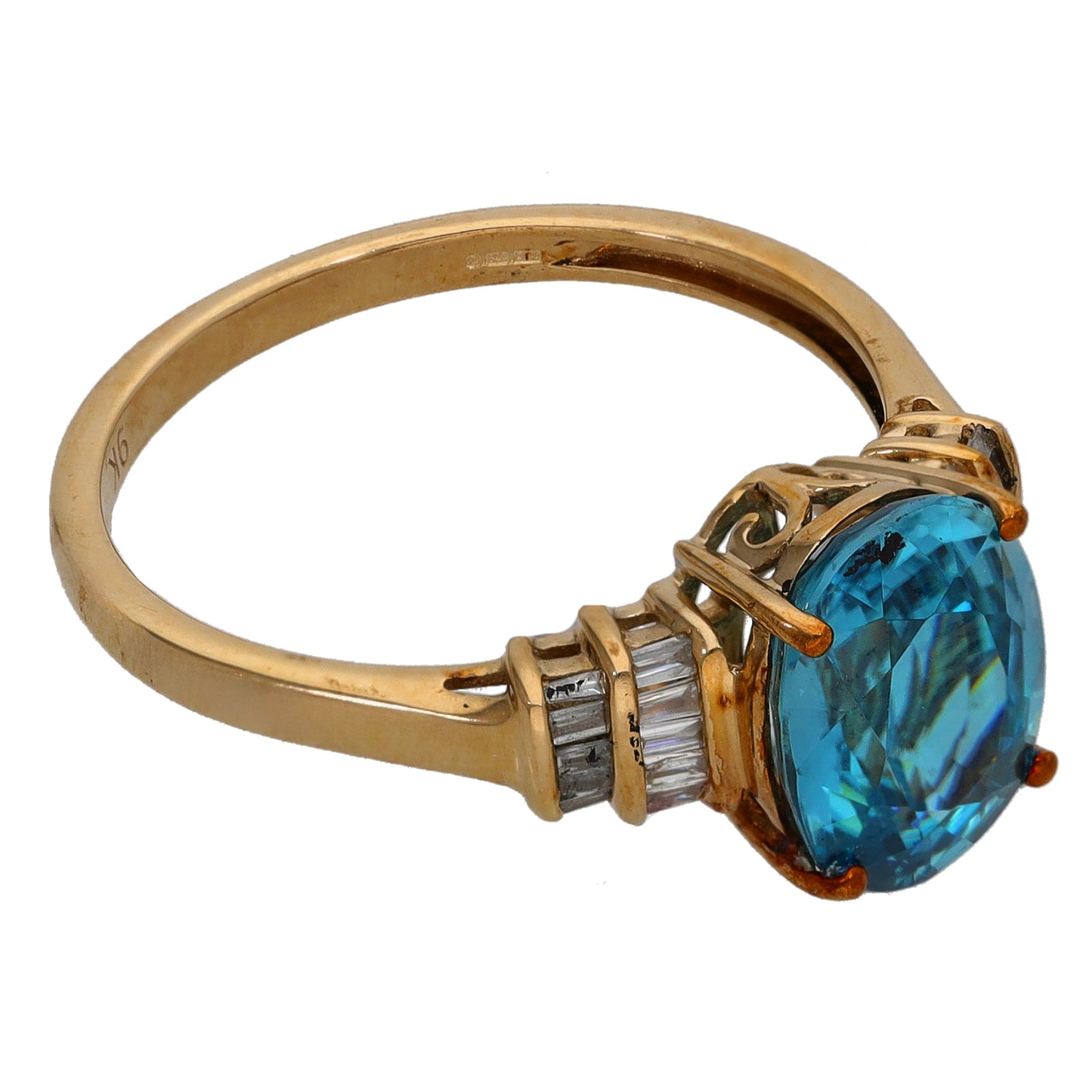 9ct Gold Square Zircon & 0.20ct Diamond Single Stone Ring With Accents Size O