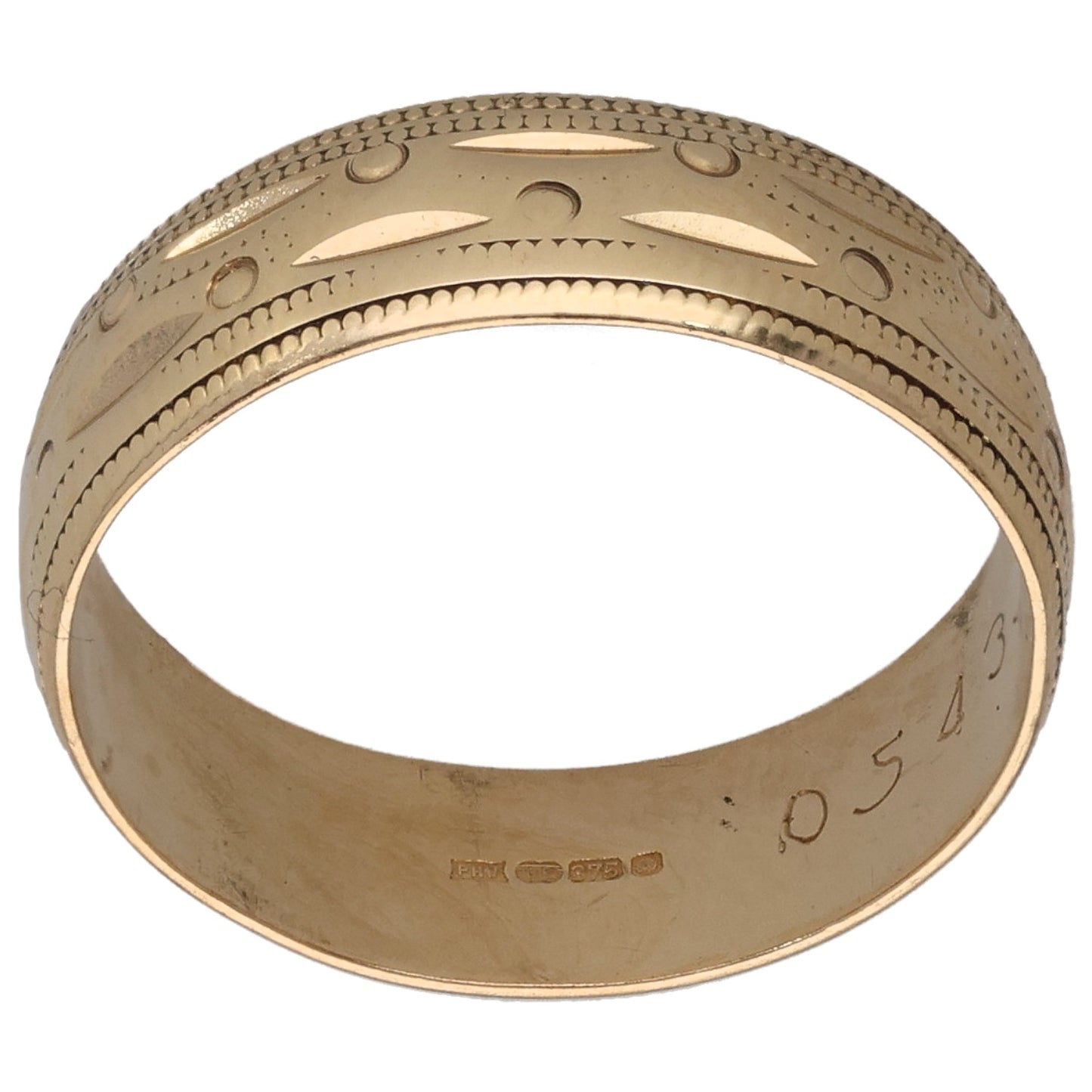 9ct gold patterned wedding ring with engraved details, size O