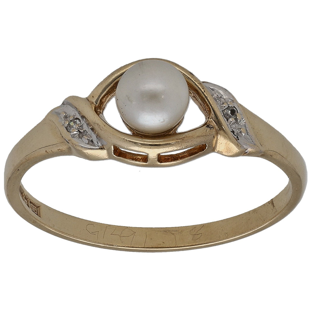 9ct gold ring with cultured pearl center and round diamond accents