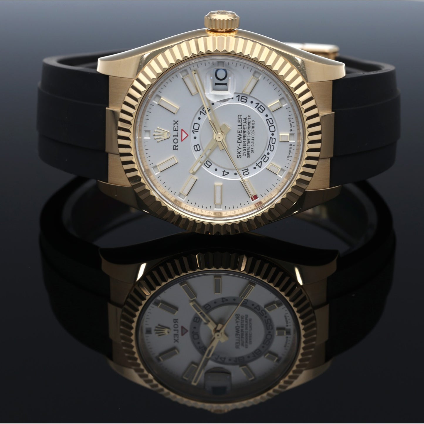 Rolex Sky Dweller 336238, white dial, gold, oysterflex bracelet, side on image