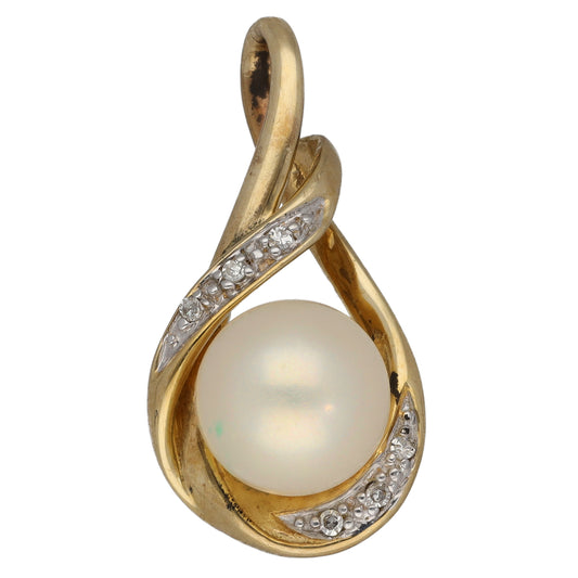 9ct Gold Cultured Pearl & 0.03ct Diamond Dress/Cocktail Pendant