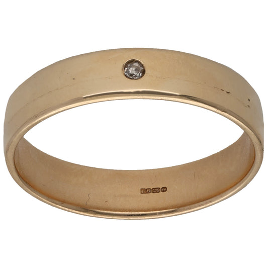 9ct yellow gold wedding ring with round diamond bezel set on top