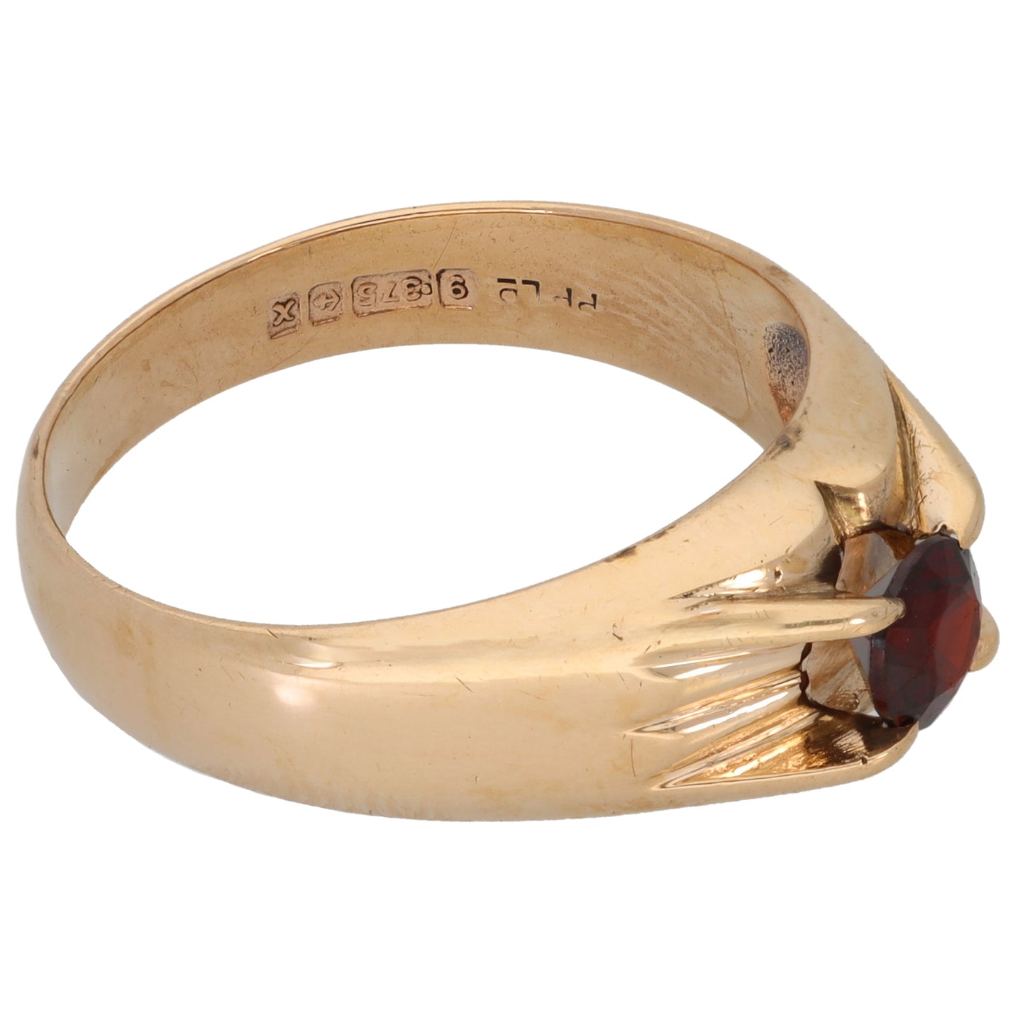 9ct Gold Garnet Single Stone Ring Size T