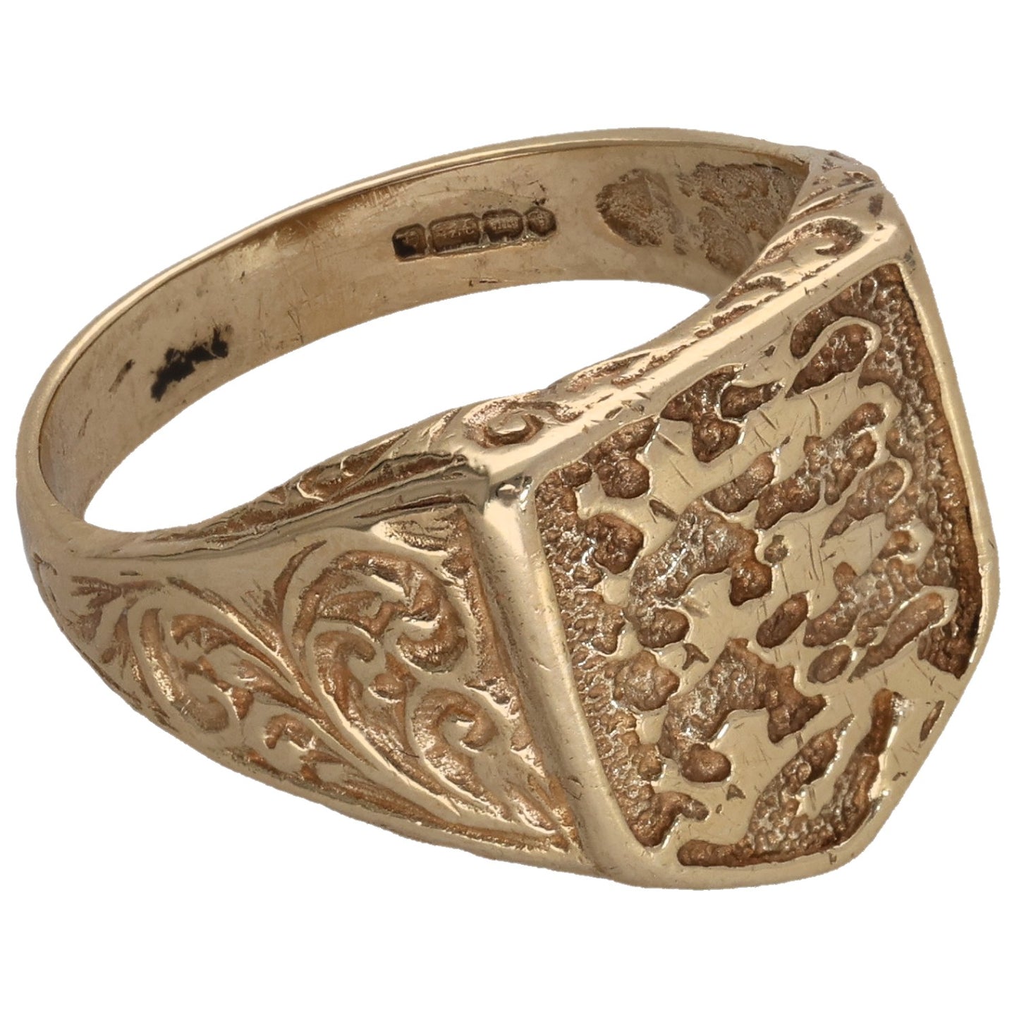 9ct gold signet ring with engraved scrollwork sides and crest shield, size S
