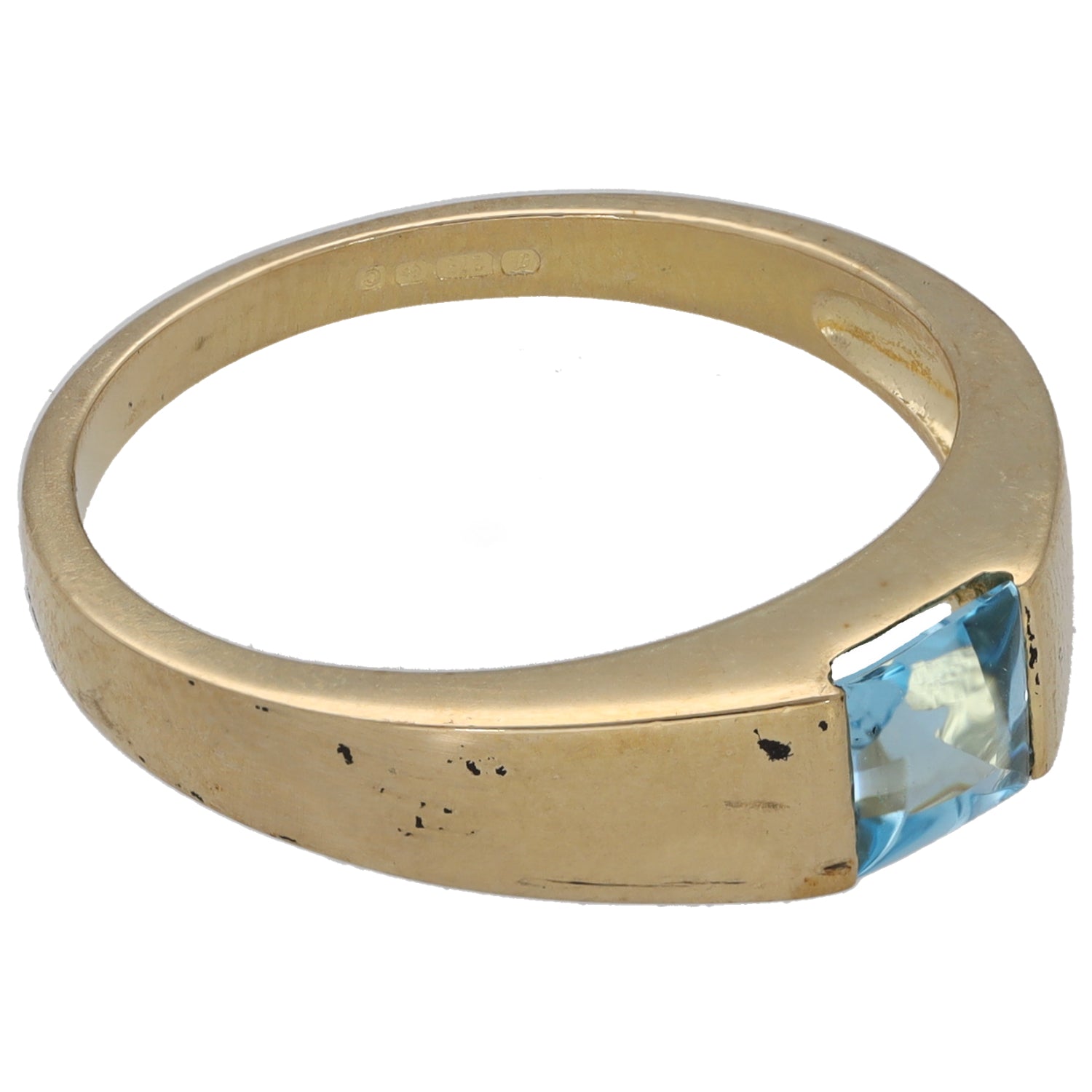 9ct gold ring with bezel-set square blue topaz, side profile, size Q