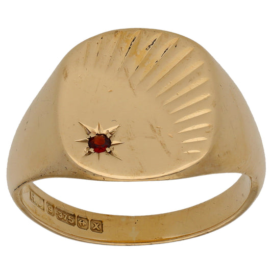 9ct Gold Garnet Patterned Single Stone Signet Ring Size P