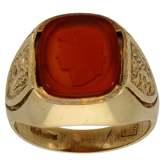 9ct gold signet ring with red carnelian oval crest on domed face