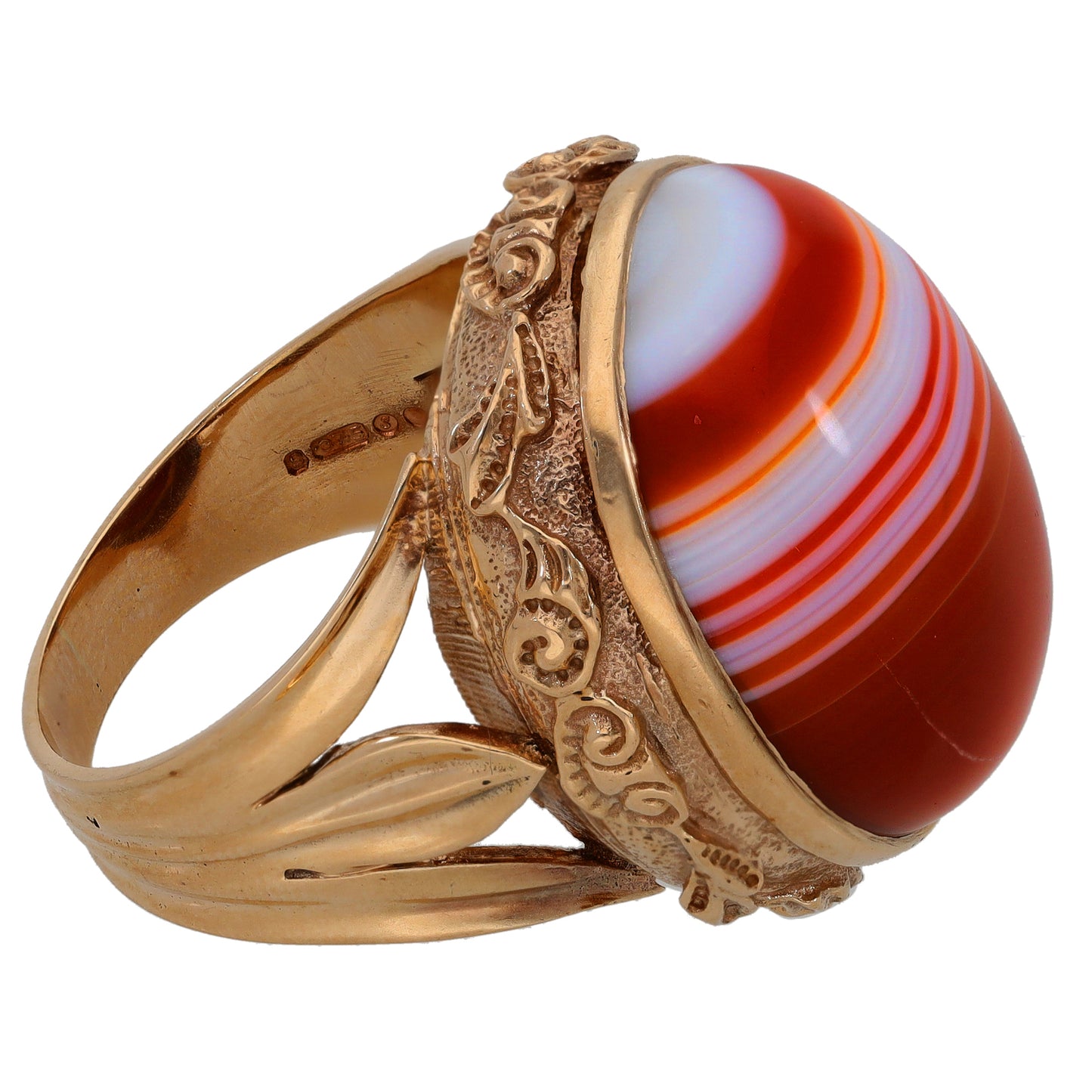 Red and white striped agate cocktail ring with ornate 9ct gold band