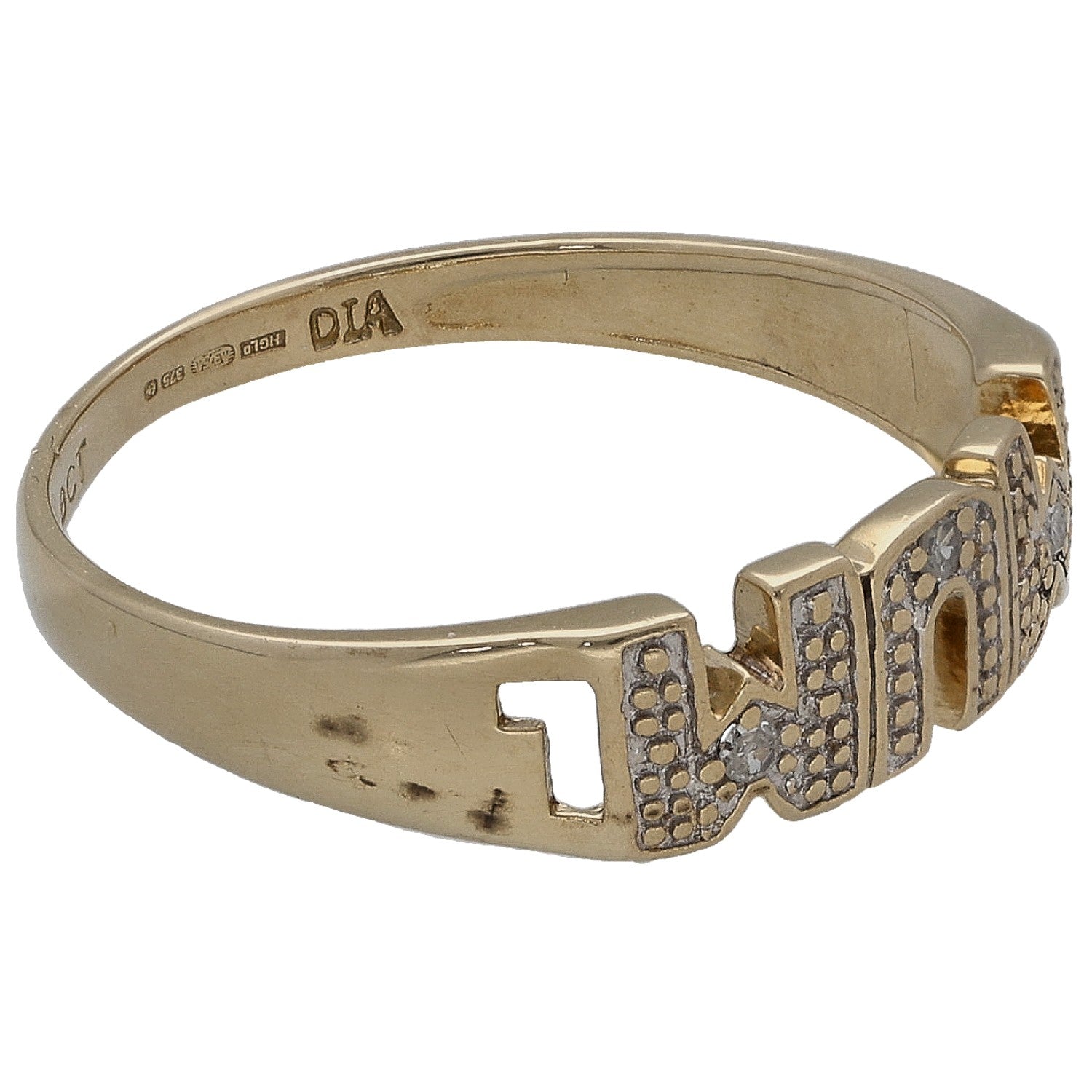 9ct gold Mum ring with round diamond-set letter design