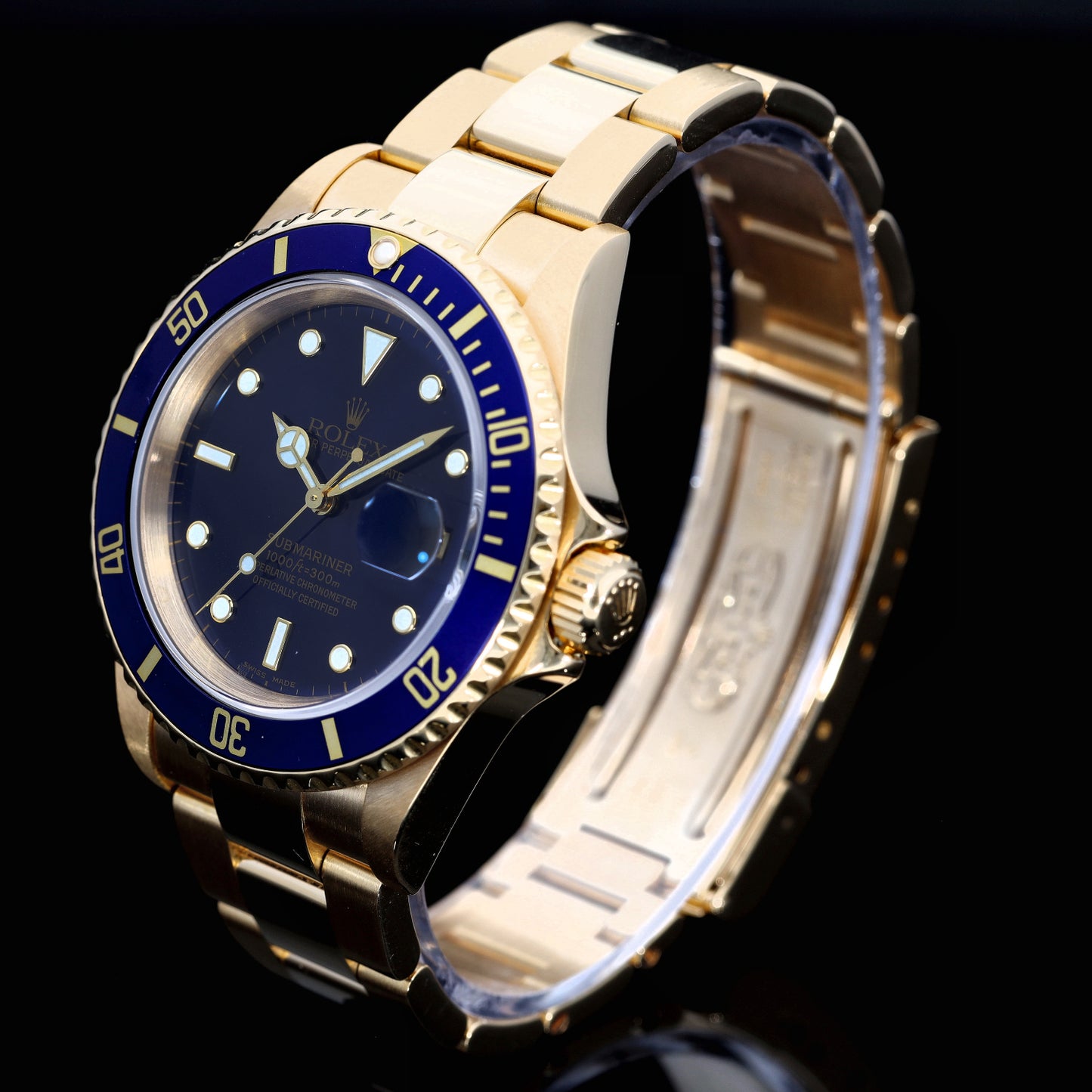 Rolex Submariner 16618 40mm Gold Watch