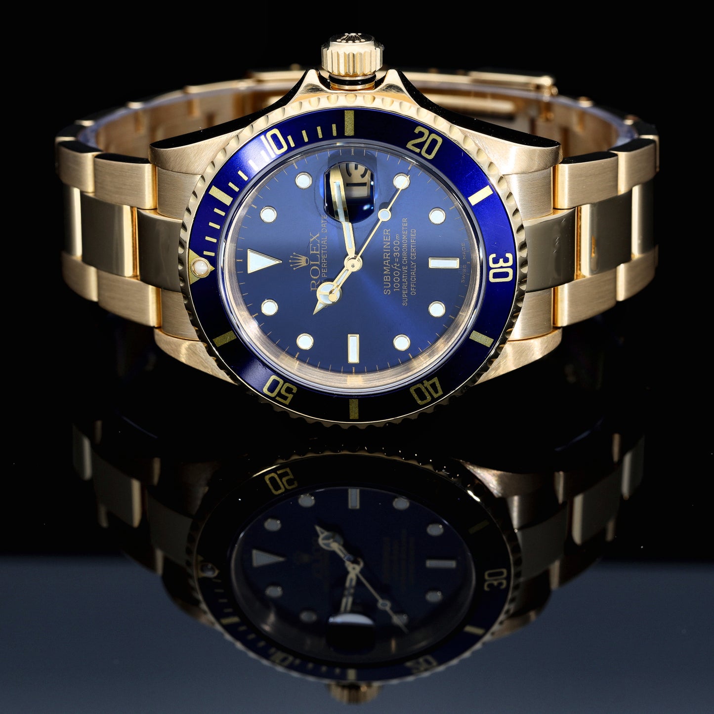 Rolex Submariner 16618 40mm Gold Watch