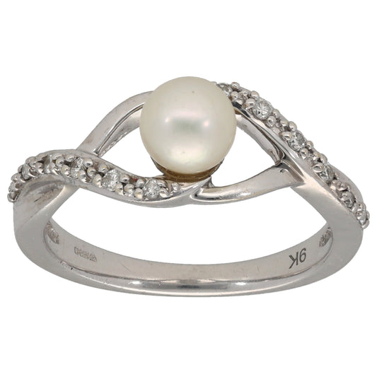 9ct White Gold Cultured Pearl & 0.06ct Diamond Dress/Cocktail Ring Size P