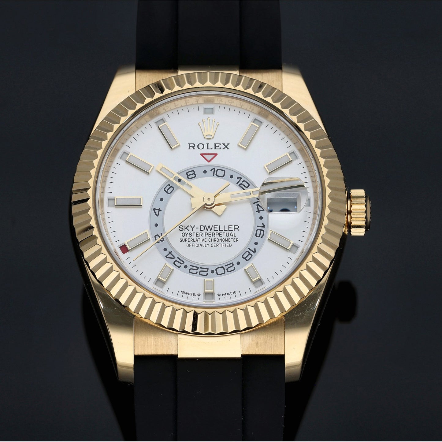 Rolex Sky Dweller 336238, white dial, gold, oysterflex bracelet, front image