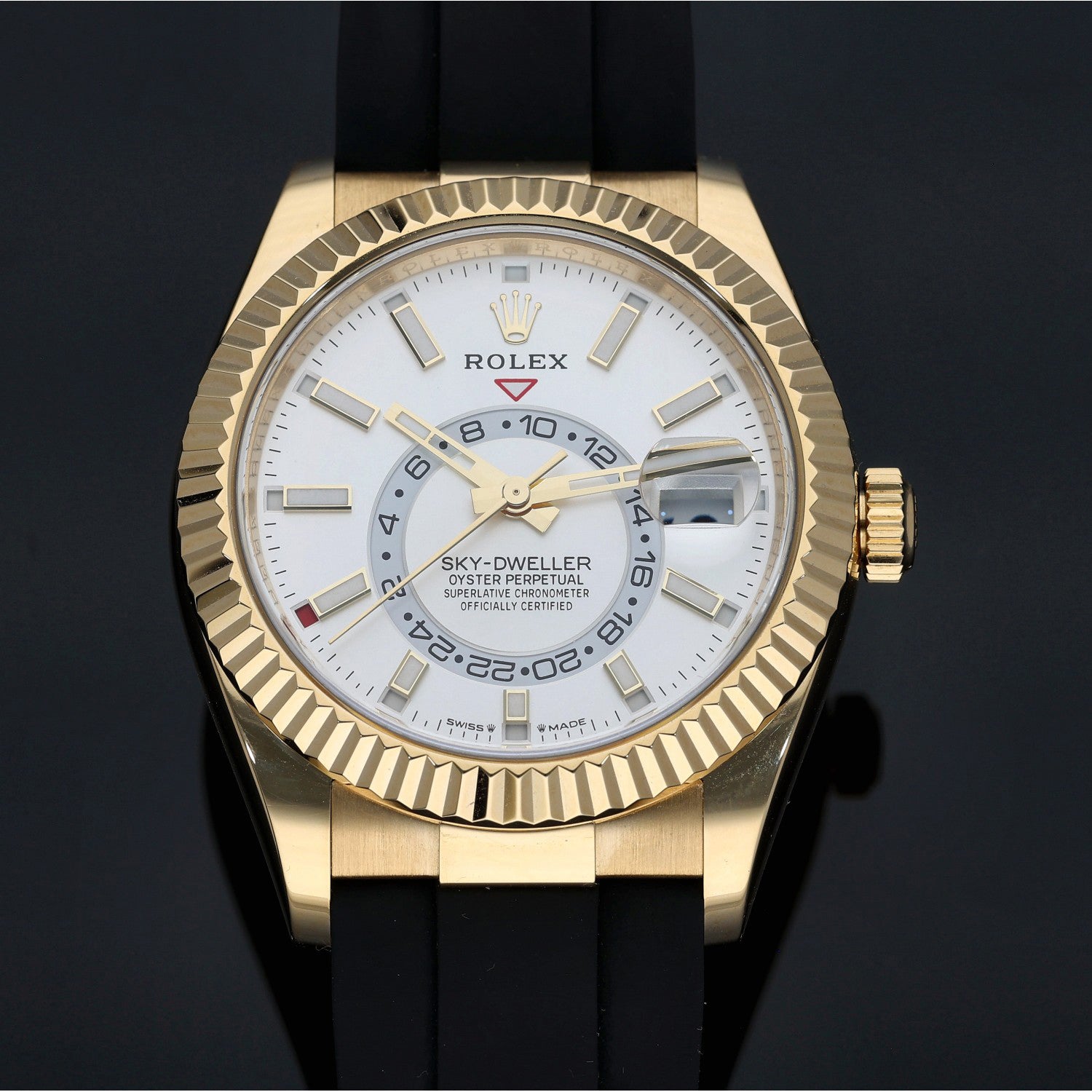 Rolex Sky Dweller 336238, white dial, gold, oysterflex bracelet, front image