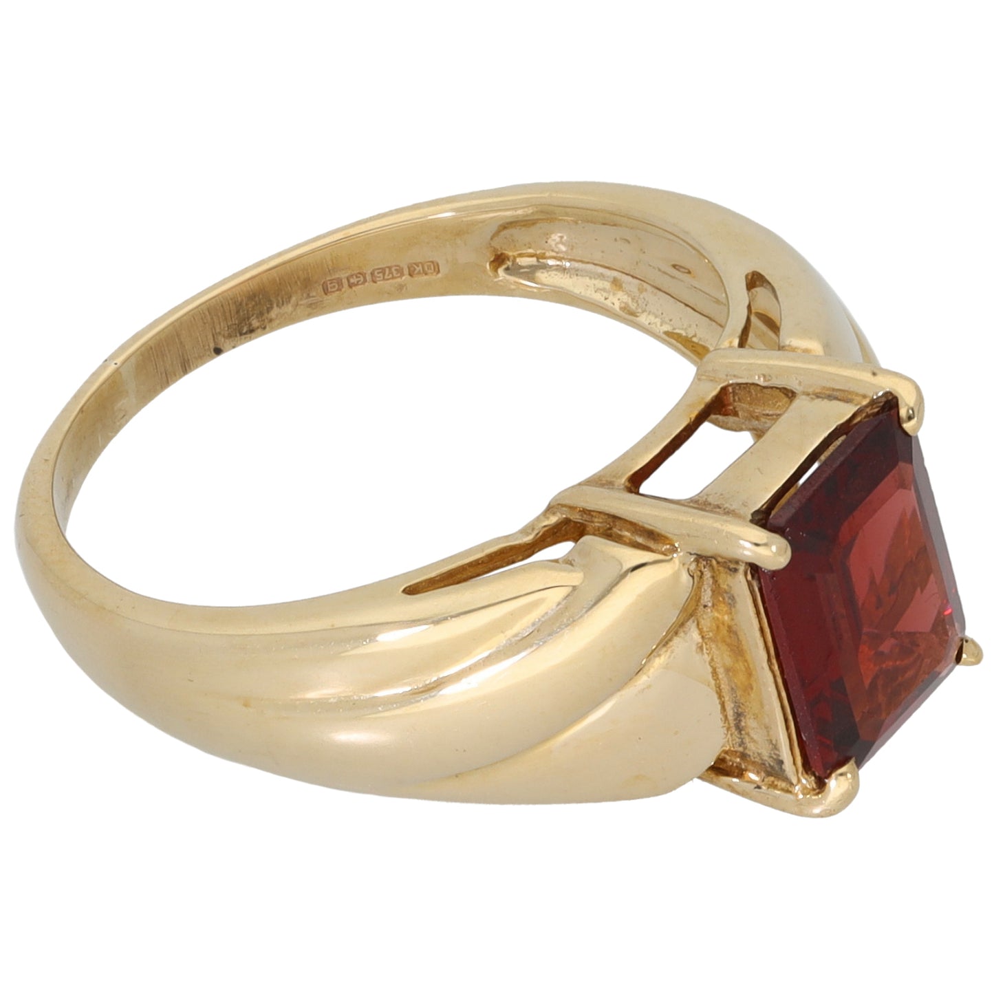 9ct Gold Garnet Single Stone Ring Size L