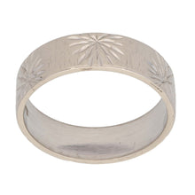 Load image into Gallery viewer, 18ct White Gold Ladies Patterned Wedding Ring Size R
