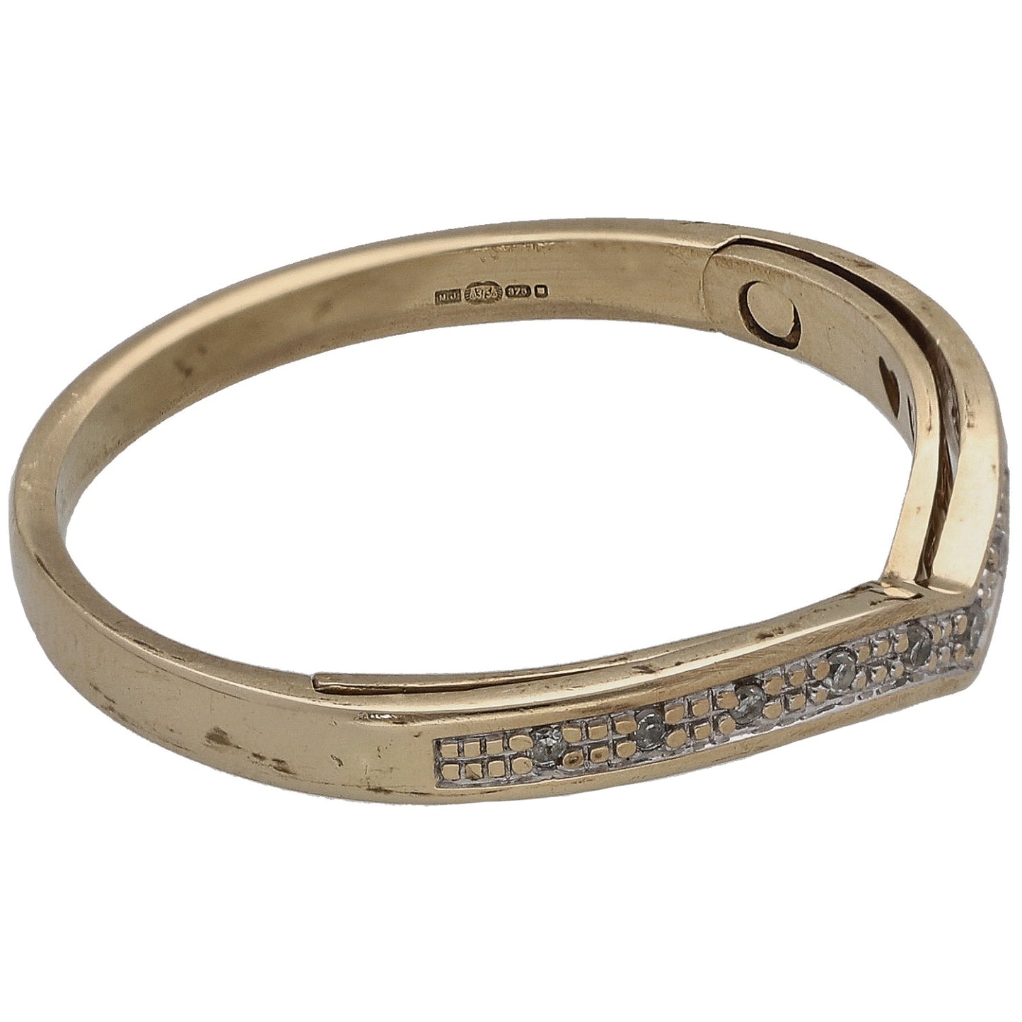 9ct gold wishbone ring with round diamond detail