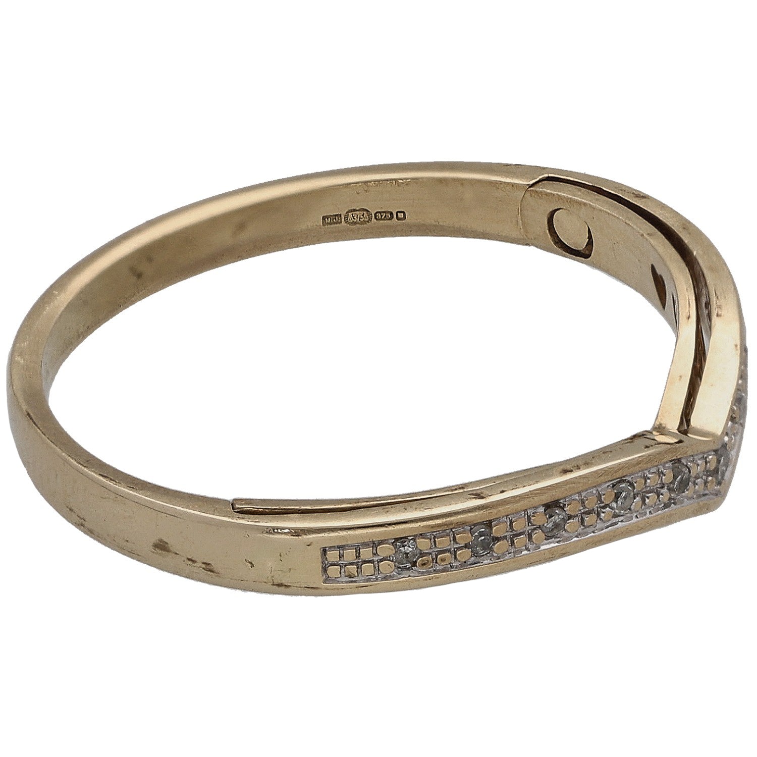 9ct gold wishbone ring with round diamond detail
