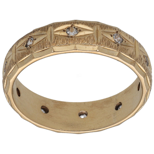 9ct Gold Cubic Zirconia Shaped Wedding Ring Size Q