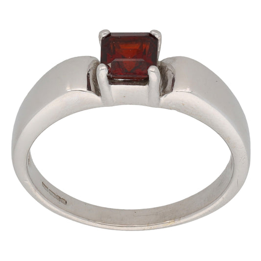 9ct White Gold Garnet Single Stone Ring Size M