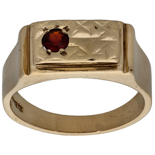9ct Gold Garnet Patterned Single Stone Signet Ring Size Q
