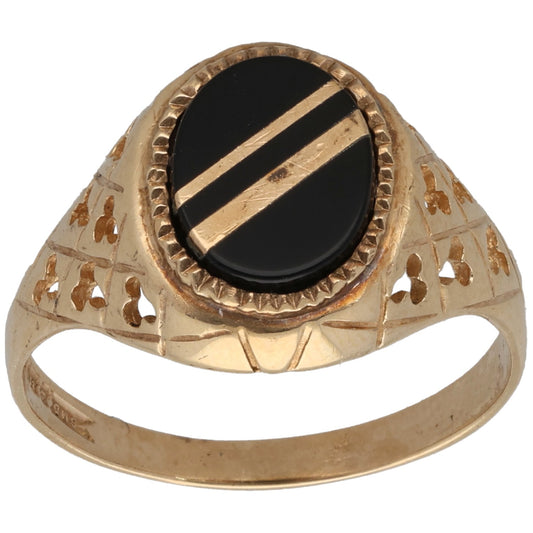 Gold onyx single-stone ring with oval black cabochon and decorative filigree sides