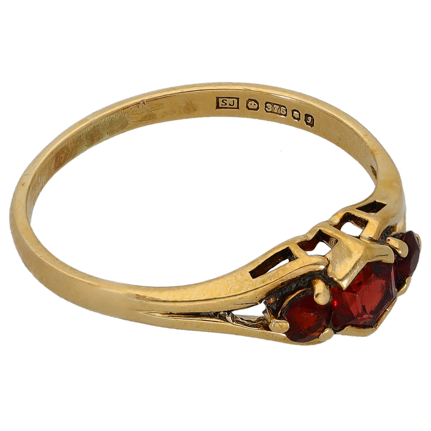 9ct gold ring with red garnet stone and openwork band