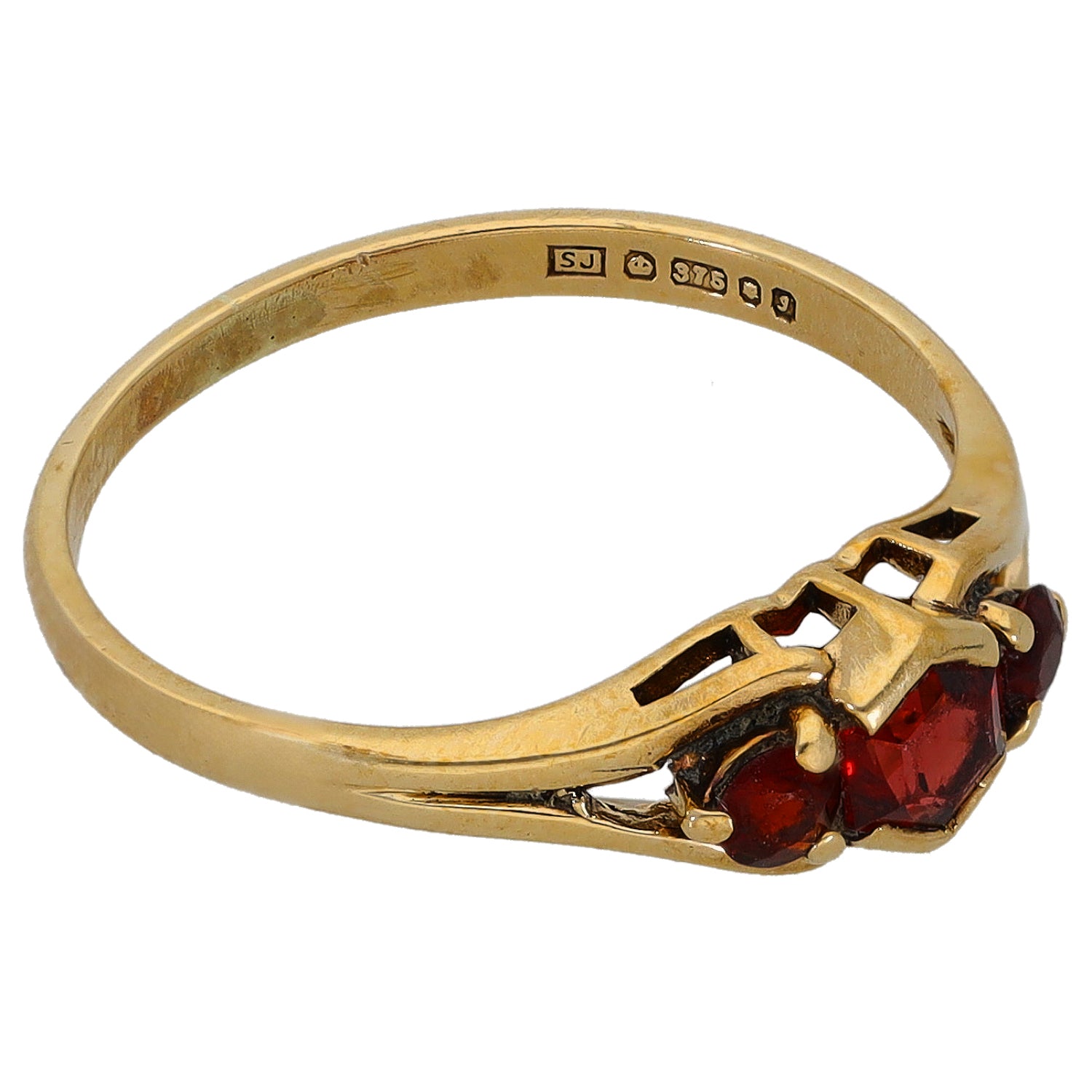 9ct gold ring with red garnet stone and openwork band